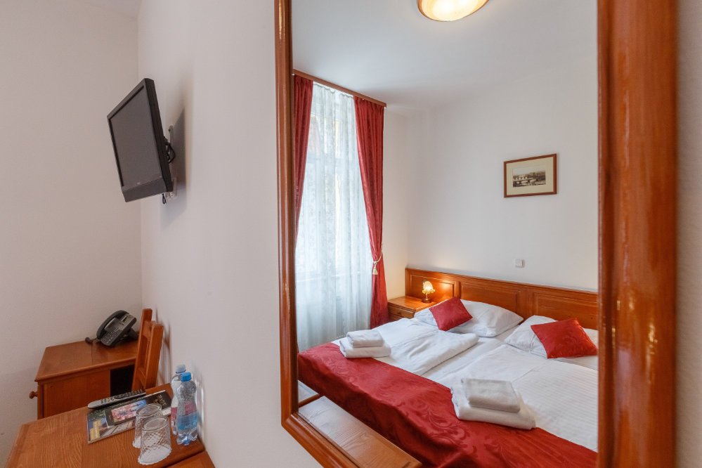 accommodation-standard-room1