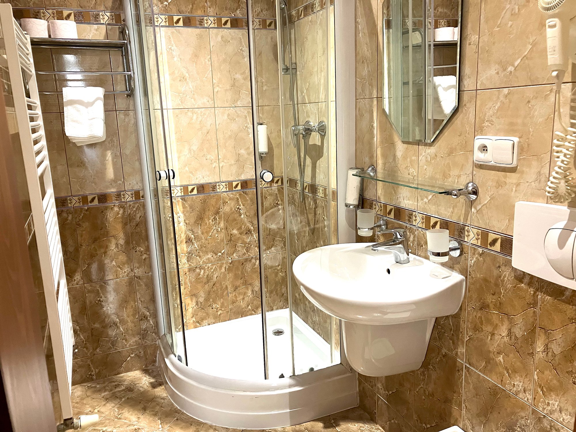 accommodation-standard-room2