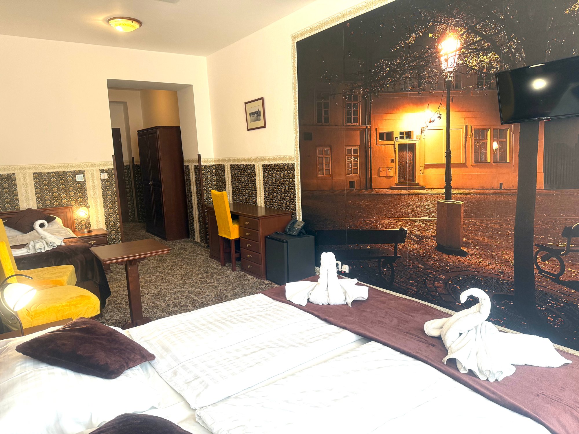 accommodation-standard-room0