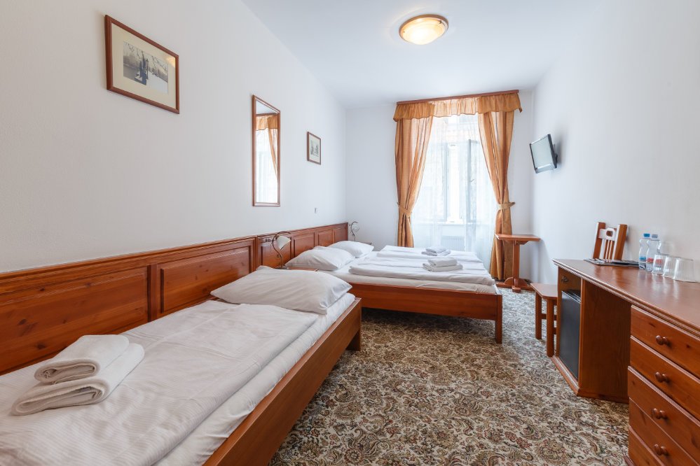 accommodation-standard-room0