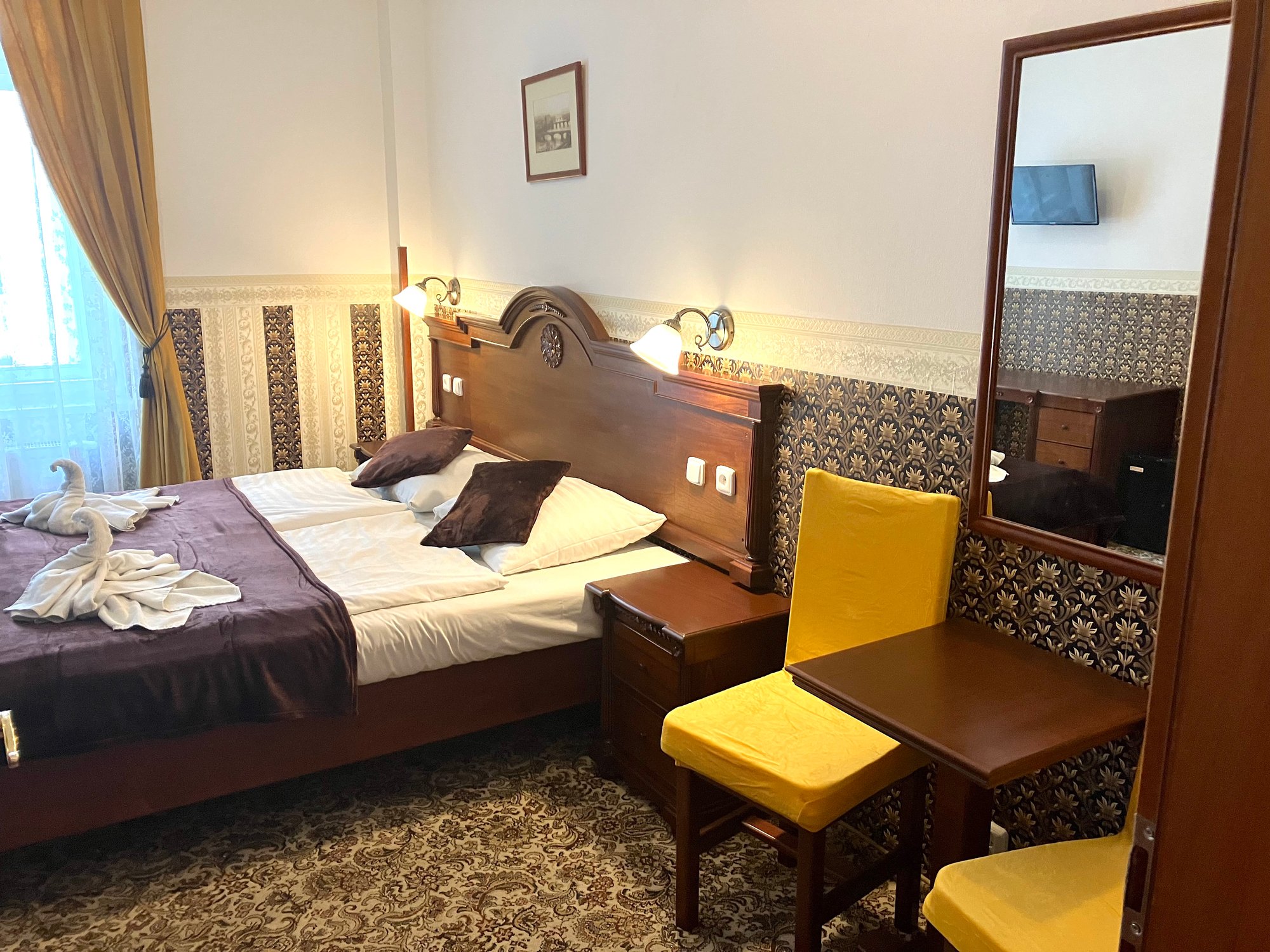 accommodation-standard-room0