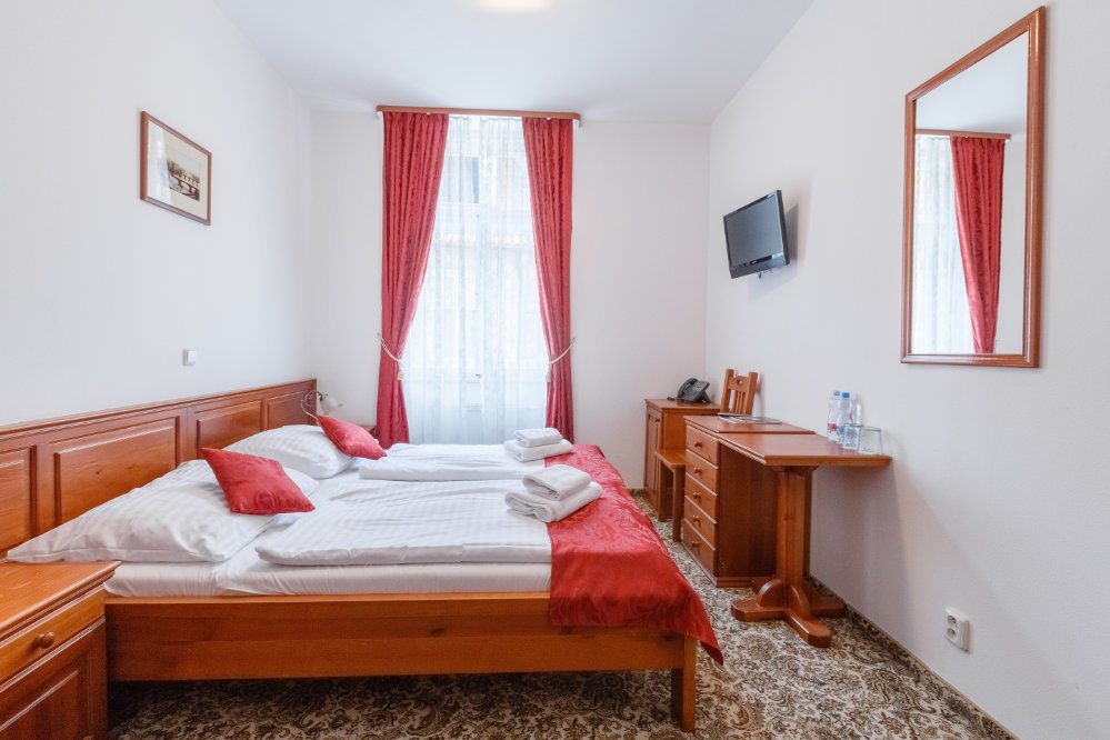 accommodation-standard-room0